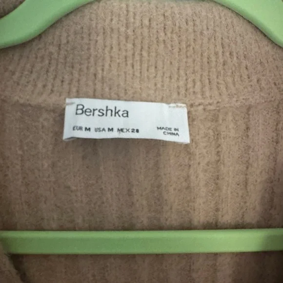 🦋 Bershka Cropped Tan Fuzzy Zip Up Cardigan Sweater Size Medium 🦋 - Picture 3 of 3
